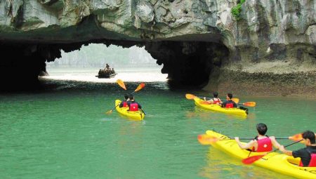 kayaking Halong bay