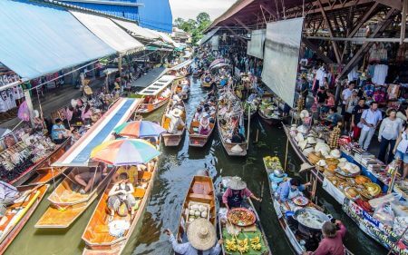 Damnoen Saduak floating market in Thailand