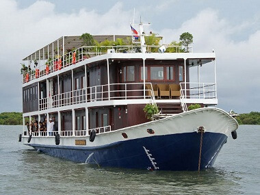Toum_Tiou_cruise on Mekong river