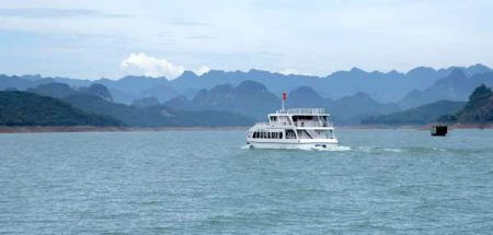 Vietnam-hoa binh lake -cruise