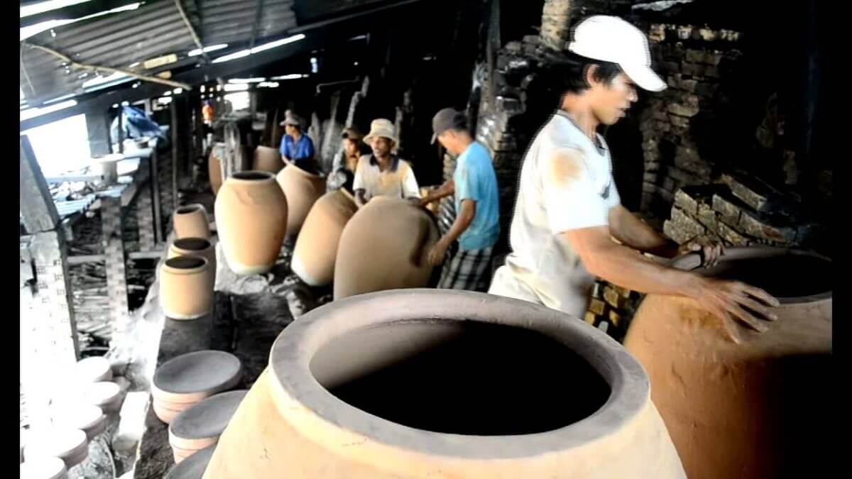 Huong Canh pottery village