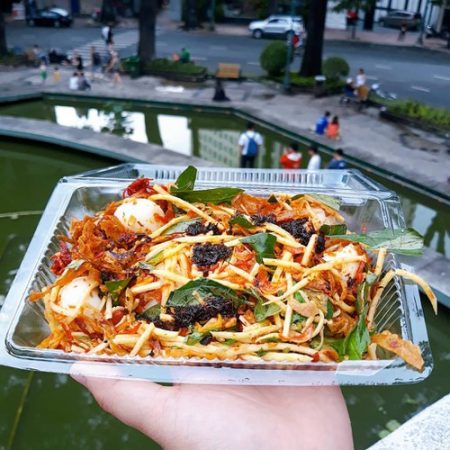 cheap street food in HCM City